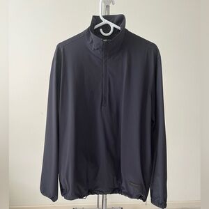 Seersucker, Double-sided Zip, Banded Collar with snap closure, waist adjuster